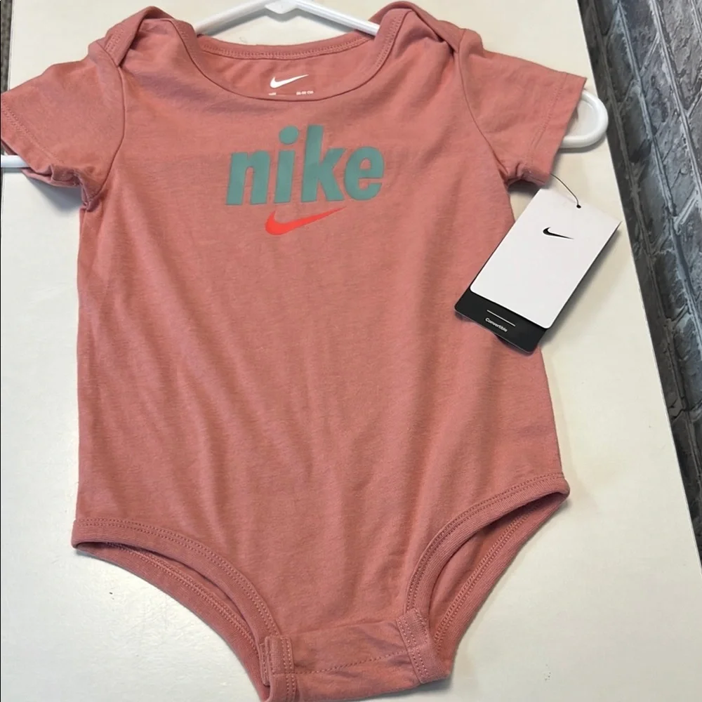 NWT baby‎ girls Nike onesie